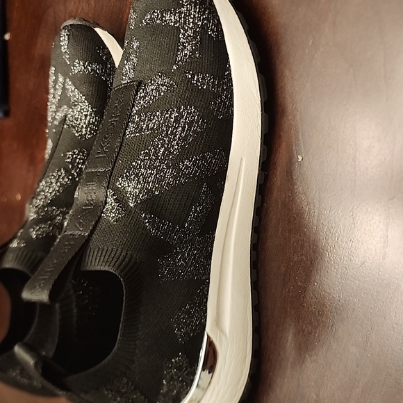 Michael Kors Bodie Metallic Logo Knit Slip-On Trainer sz 6m - Picture 4 of 8